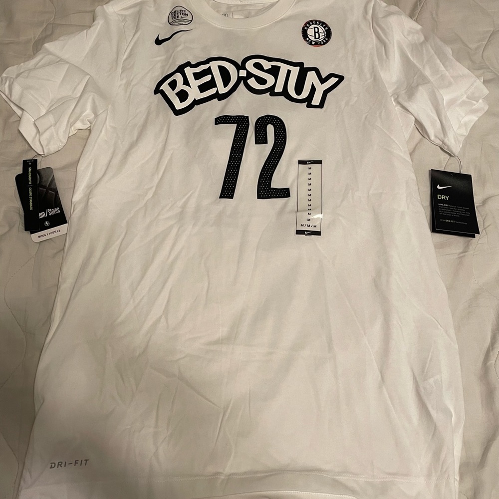 NEW Nike Mens NBA Brooklyn Nets “Bed-Stuy” Biggie  T-shirt CV0172-100 Medium